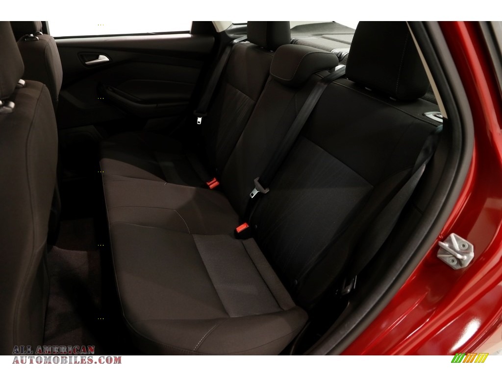 2016 Focus SE Sedan - Ruby Red / Charcoal Black photo #17