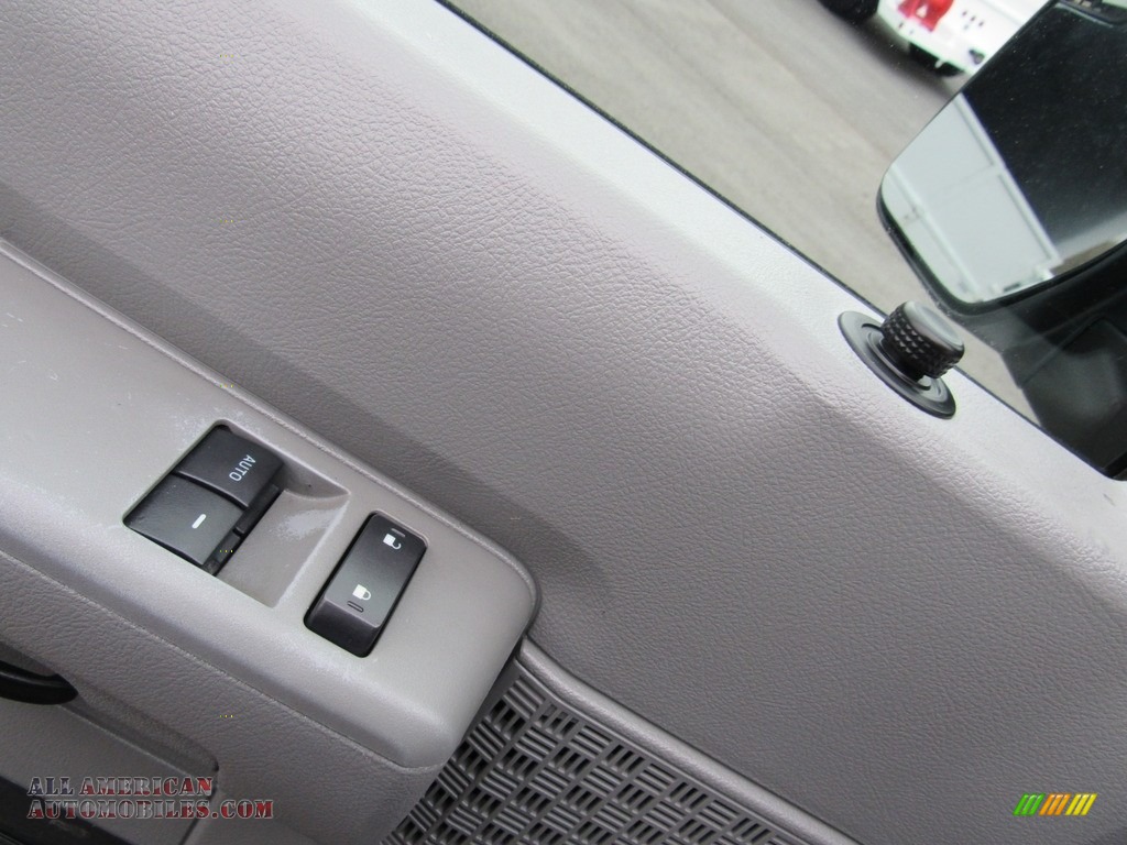 2011 E Series Van E250 Commercial - Oxford White / Medium Flint photo #31
