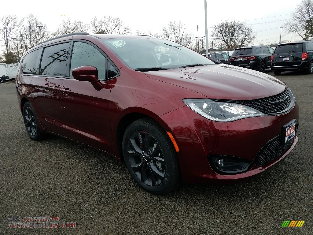 2018 Pacifica Touring L Plus - Velvet Red Pearl / Black/Alloy photo #1