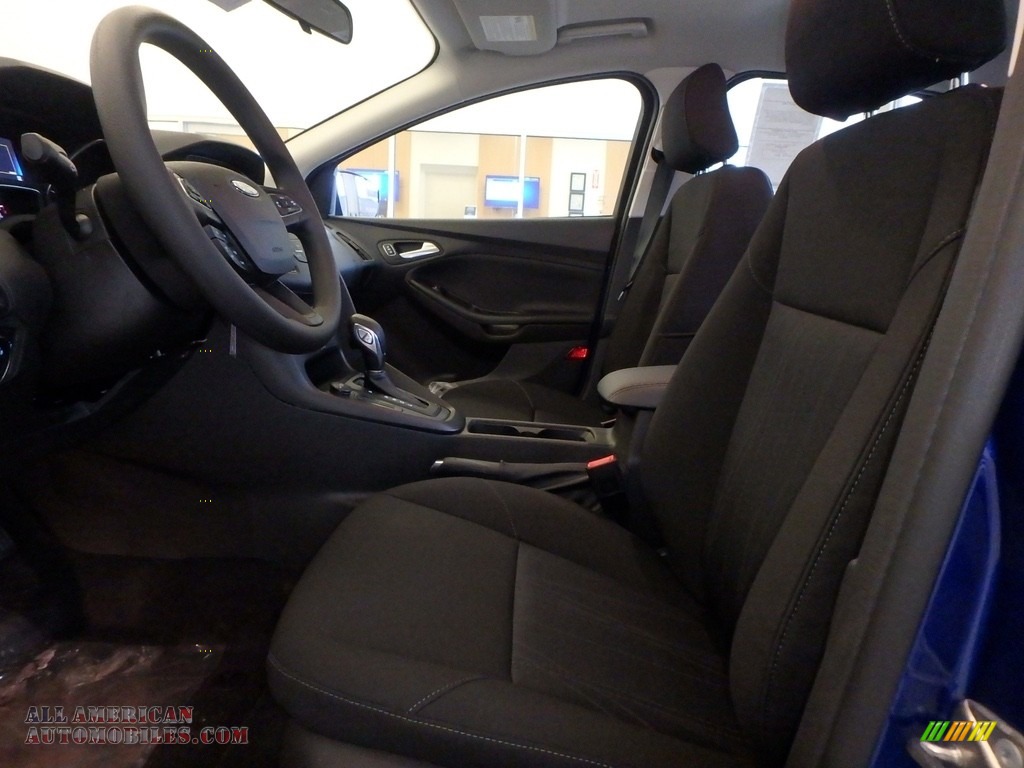 2018 Focus SE Sedan - Lightning Blue / Charcoal Black photo #6