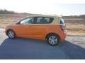 Chevrolet Sonic LS Hatch Inferno Orange Metallic photo #15