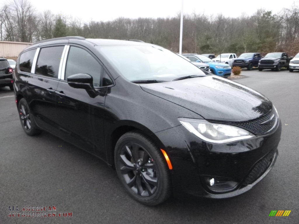 2018 Pacifica Limited - Brilliant Black Crystal Pearl / Black/Alloy photo #7