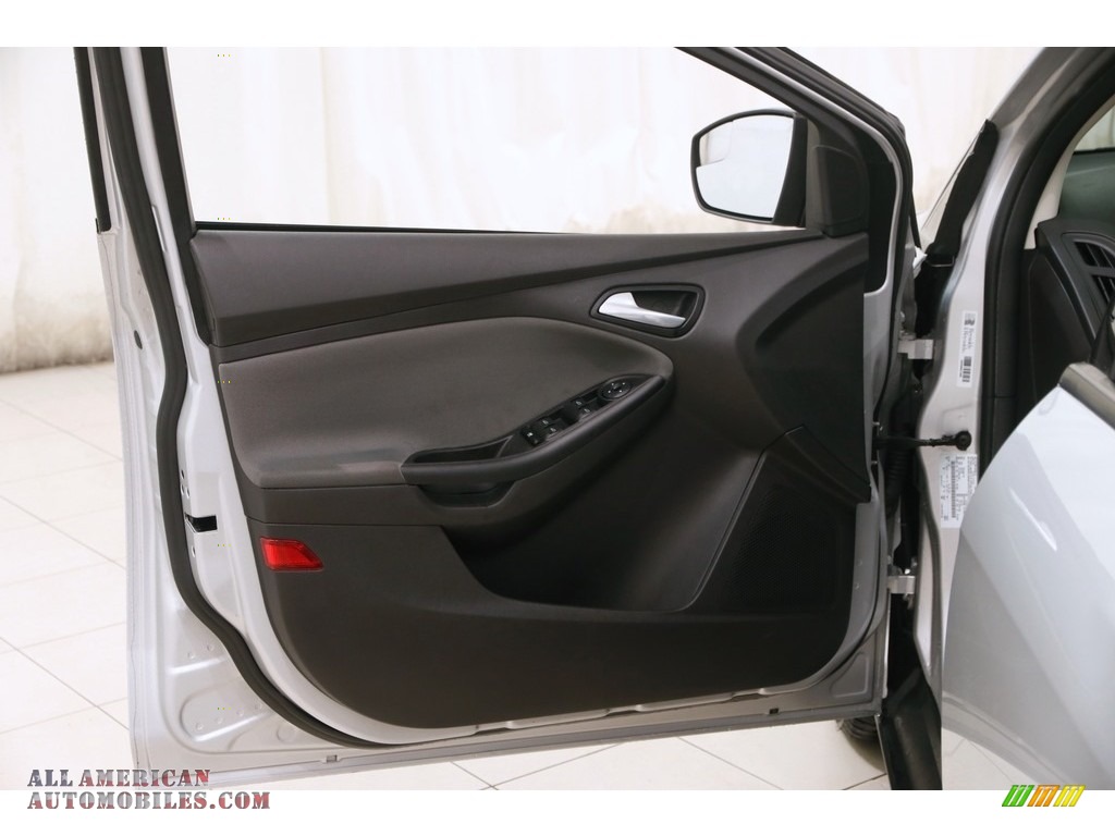 2014 Focus SE Hatchback - Ingot Silver / Charcoal Black photo #4
