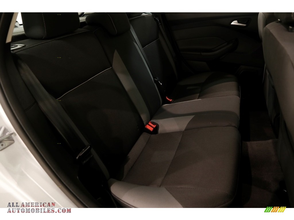 2014 Focus SE Hatchback - Ingot Silver / Charcoal Black photo #13
