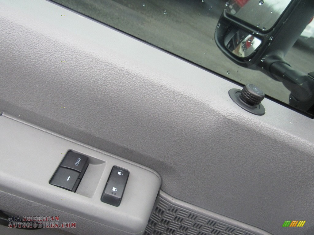 2011 E Series Van E150 Commercial - Oxford White / Medium Flint photo #29