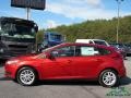 Ford Focus SE Hatch Hot Pepper Red photo #2