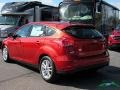Ford Focus SE Hatch Hot Pepper Red photo #3