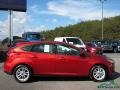 Ford Focus SE Hatch Hot Pepper Red photo #6
