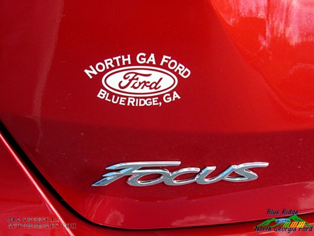 2018 Focus SE Hatch - Hot Pepper Red / Charcoal Black photo #33