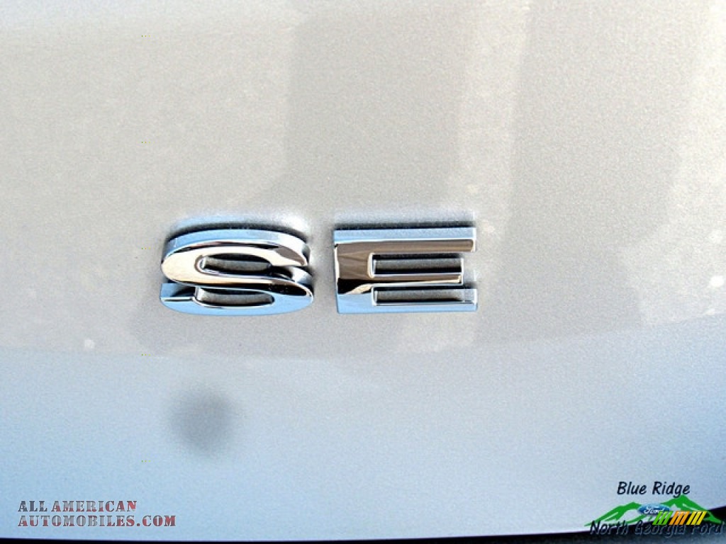 2018 Focus SE Hatch - Ingot Silver / Charcoal Black photo #34