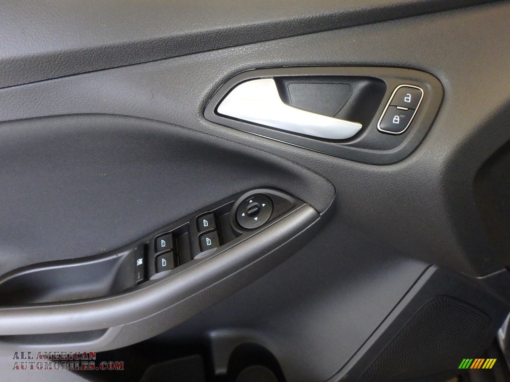 2018 Focus SEL Sedan - Magnetic / Charcoal Black photo #9
