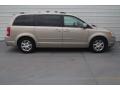 Chrysler Town & Country Limited Light Sandstone Metallic photo #10