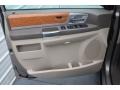 Chrysler Town & Country Limited Light Sandstone Metallic photo #13