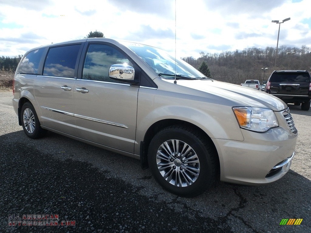 2013 Town & Country Touring - L - Cashmere Pearl / Dark Frost Beige/Medium Frost Beige photo #4