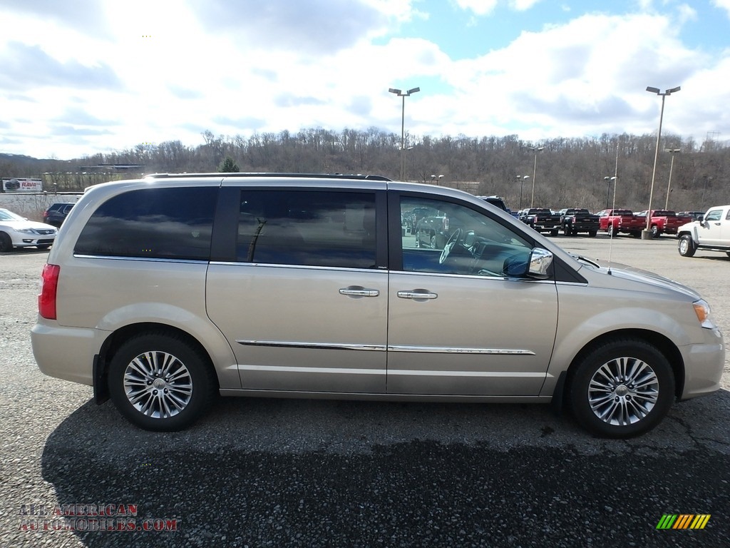 2013 Town & Country Touring - L - Cashmere Pearl / Dark Frost Beige/Medium Frost Beige photo #5