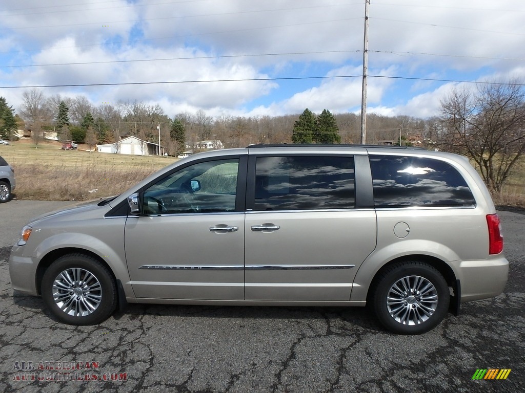 2013 Town & Country Touring - L - Cashmere Pearl / Dark Frost Beige/Medium Frost Beige photo #14