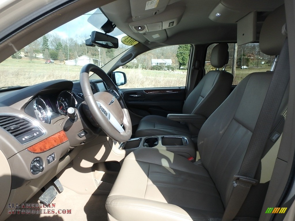 2013 Town & Country Touring - L - Cashmere Pearl / Dark Frost Beige/Medium Frost Beige photo #16