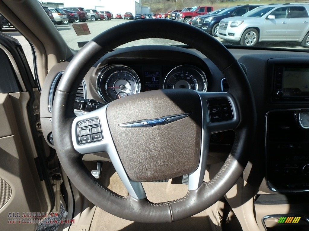 2013 Town & Country Touring - L - Cashmere Pearl / Dark Frost Beige/Medium Frost Beige photo #25