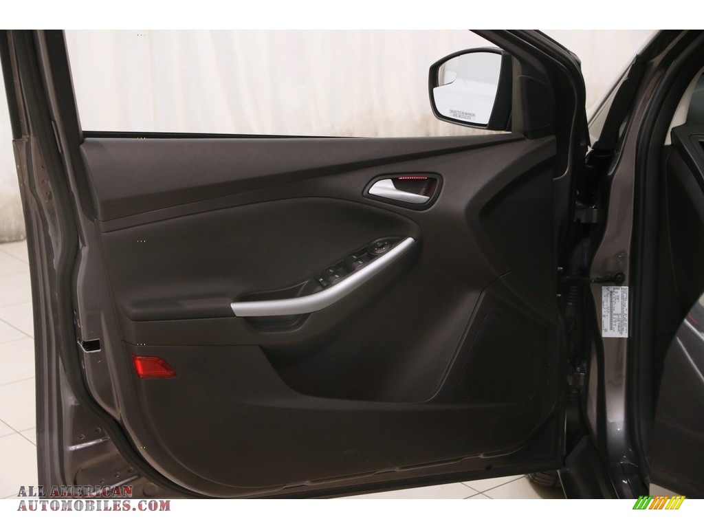 2014 Focus SE Hatchback - Sterling Gray / Charcoal Black photo #4