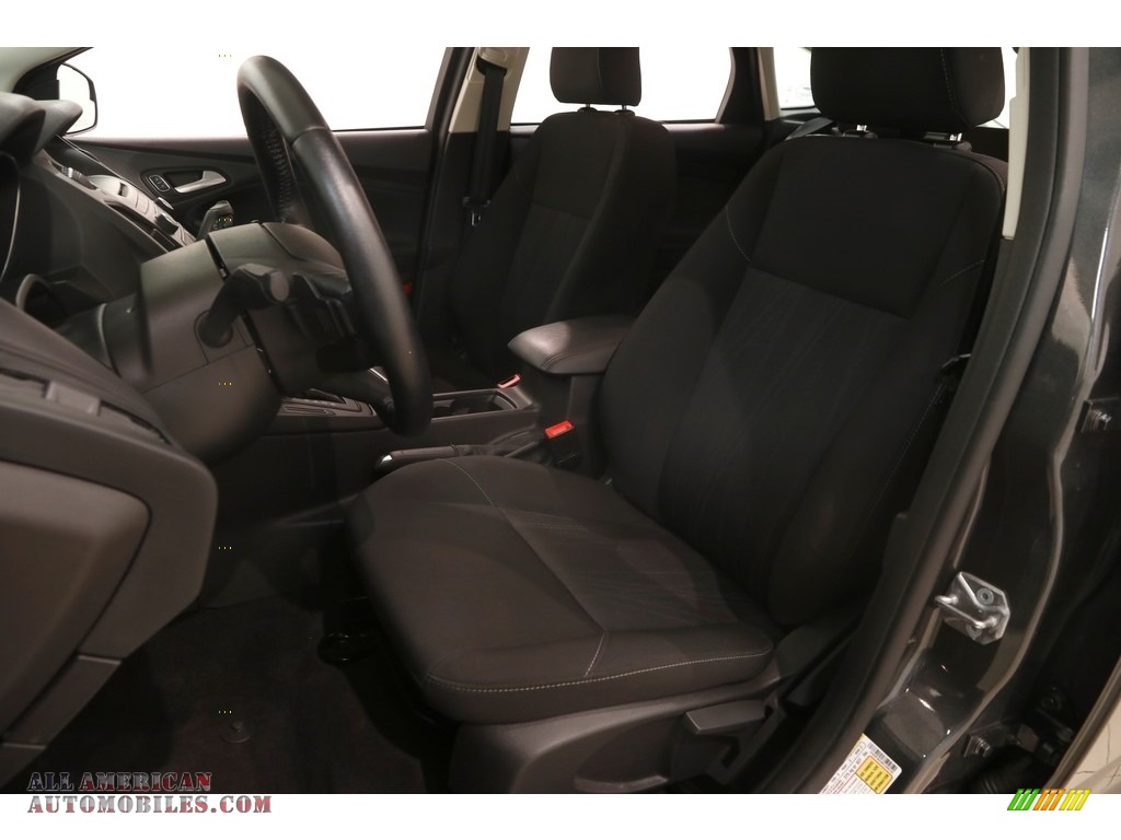 2015 Focus SE Hatchback - Magnetic Metallic / Charcoal Black photo #4