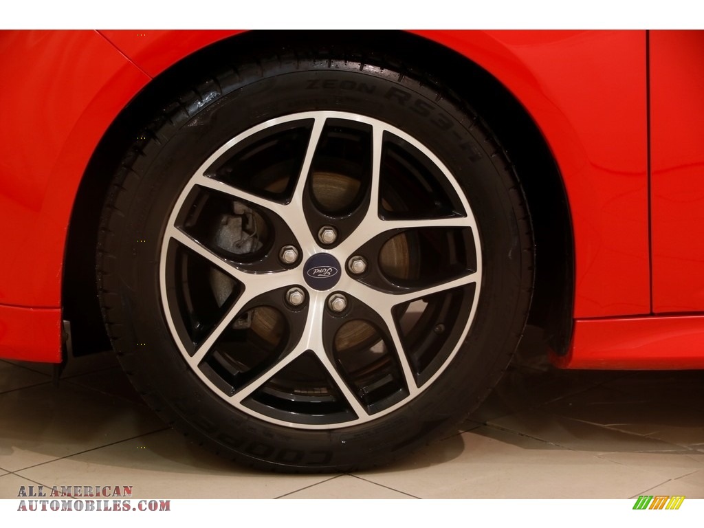 2015 Focus SE Sedan - Race Red / Charcoal Black photo #21