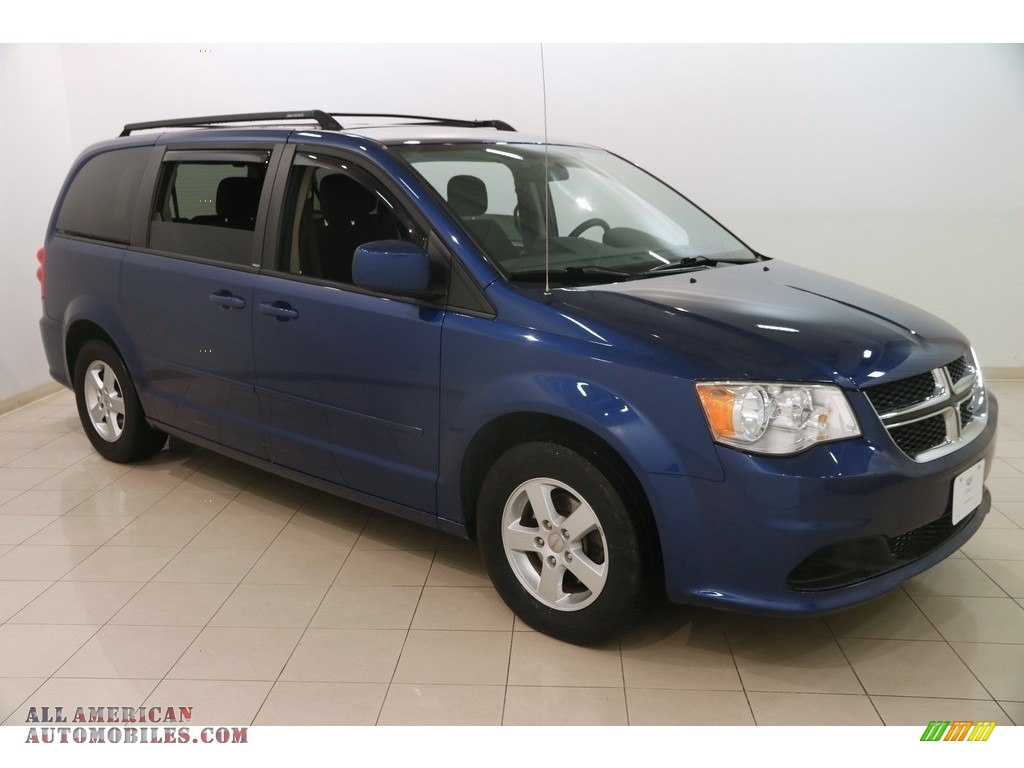 Deep Water Blue Pearl / Black/Light Graystone Dodge Grand Caravan Mainstreet