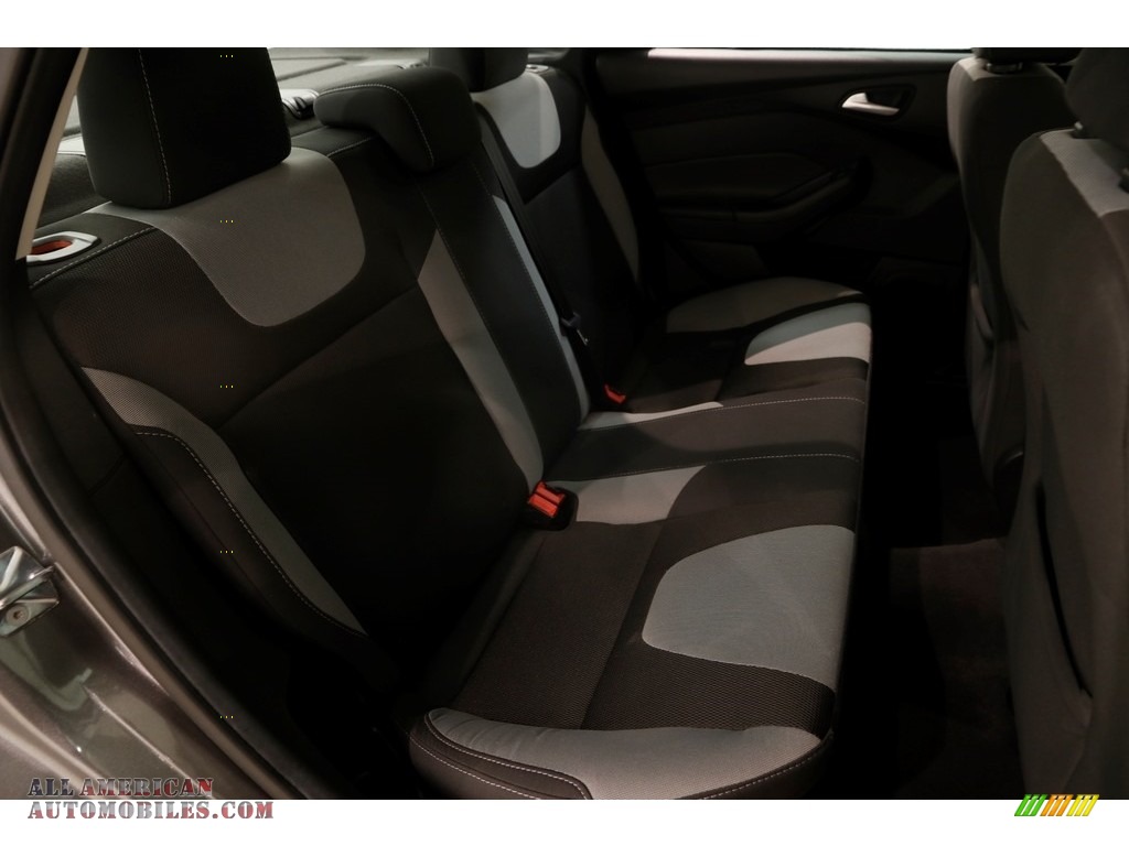2014 Focus SE Sedan - Sterling Gray / Charcoal Black photo #13