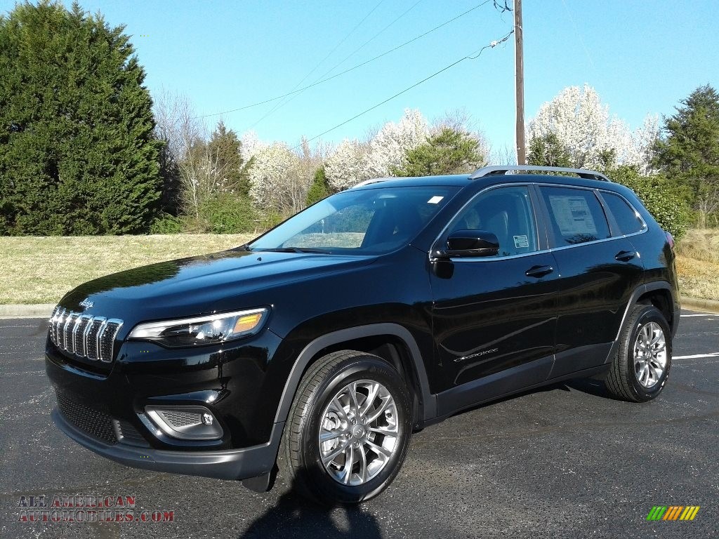 2019 Cherokee Latitude Plus - Diamond Black Crystal Pearl / Black photo #2 2019 Cherokee Latitude Plus - Diamond Black Crystal Pearl / Black photo #2