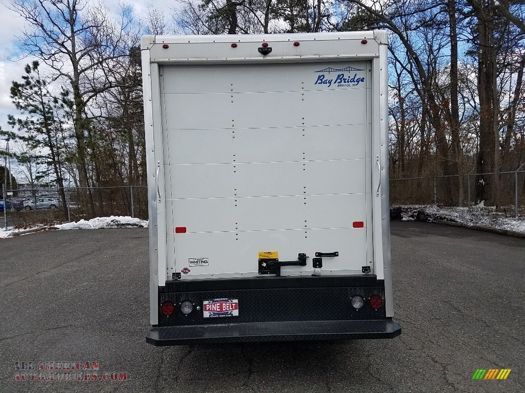 2018 Express Cutaway 3500 Moving Van - Summit White / Medium Pewter photo #5