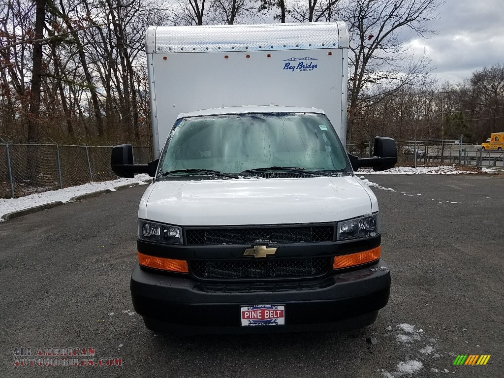 2018 Express Cutaway 3500 Moving Van - Summit White / Medium Pewter photo #2