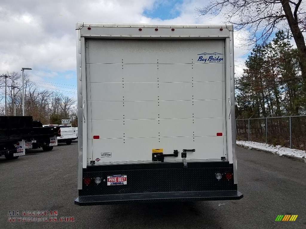 2018 Express Cutaway 3500 Moving Van - Summit White / Medium Pewter photo #5