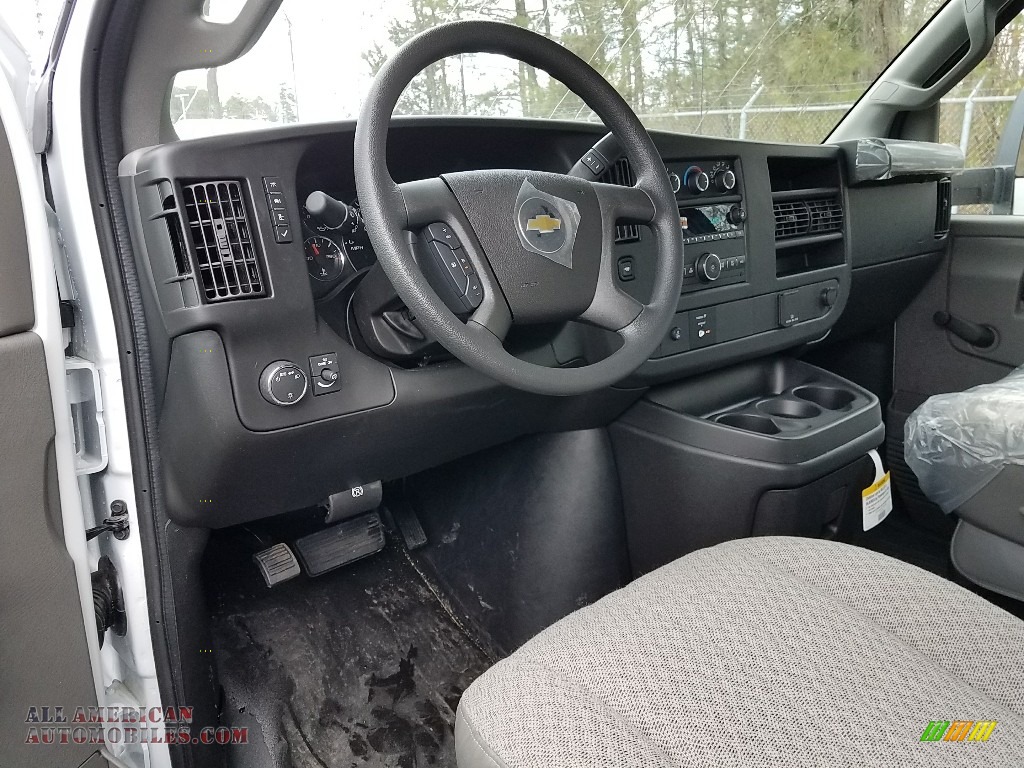 2018 Express Cutaway 3500 Moving Van - Summit White / Medium Pewter photo #7