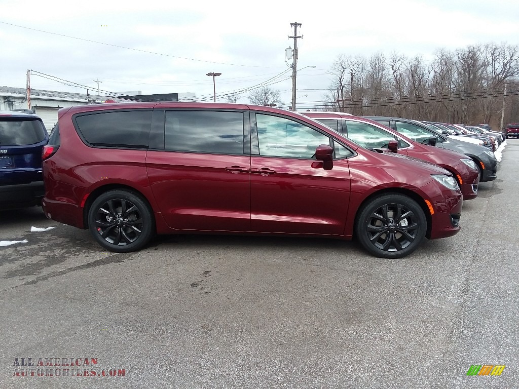 2018 Pacifica Touring Plus - Velvet Red Pearl / Black/Alloy photo #2