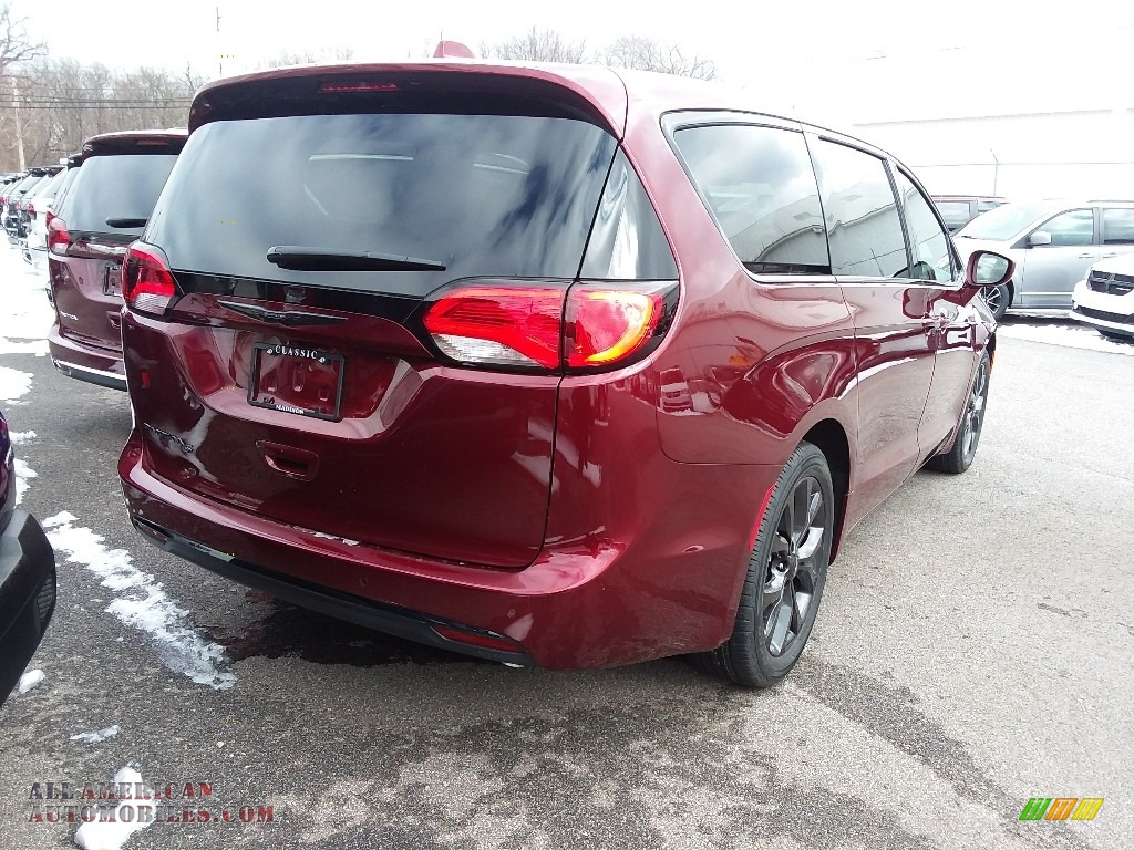 2018 Pacifica Touring Plus - Velvet Red Pearl / Black/Alloy photo #4
