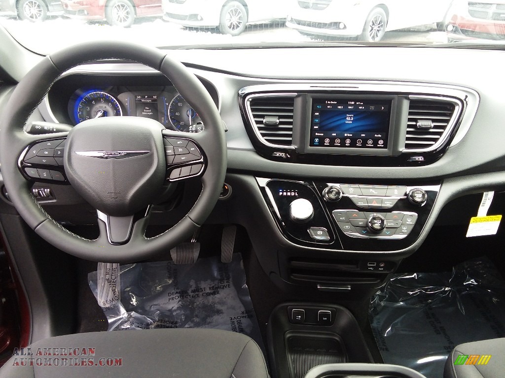 2018 Pacifica Touring Plus - Velvet Red Pearl / Black/Alloy photo #8