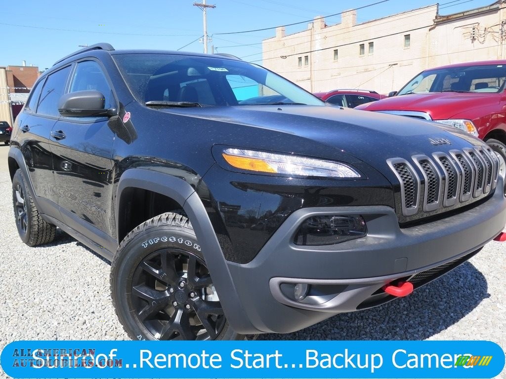 2018 Cherokee Trailhawk 4x4 - Diamond Black Crystal Pearl / Black photo #1