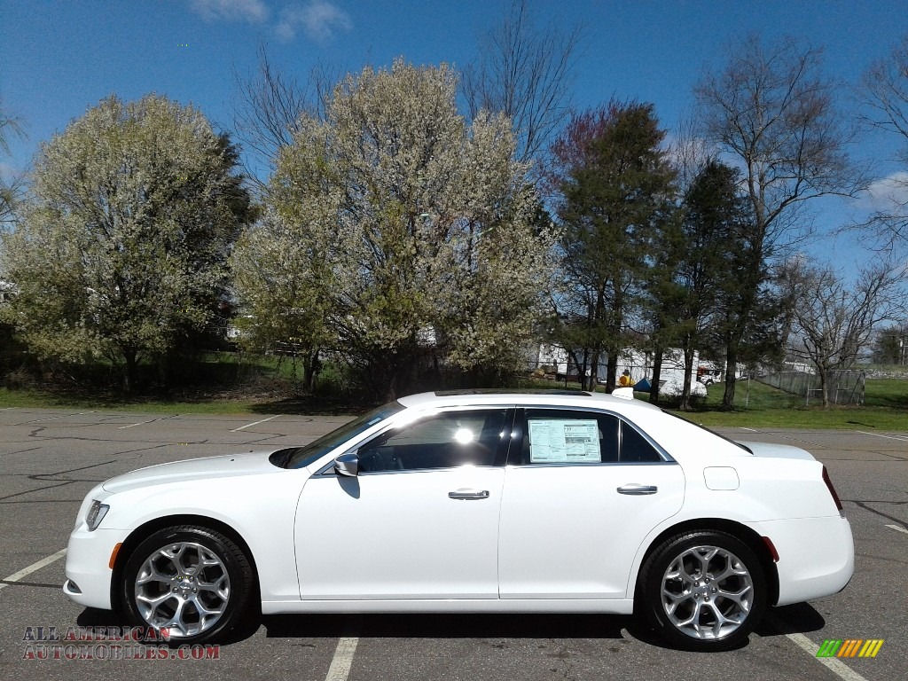Bright White / Black Chrysler 300 C