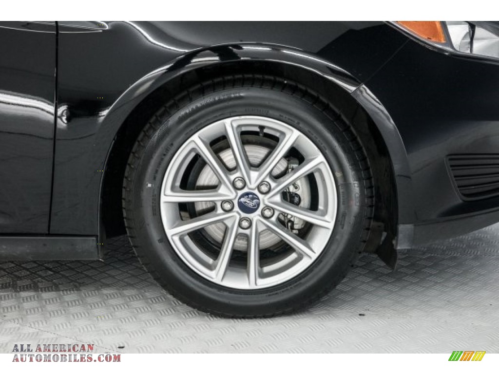 2016 Focus SE Hatch - Shadow Black / Charcoal Black photo #8