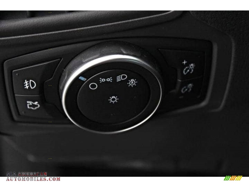 2018 Focus SE Sedan - Ingot Silver / Charcoal Black photo #21