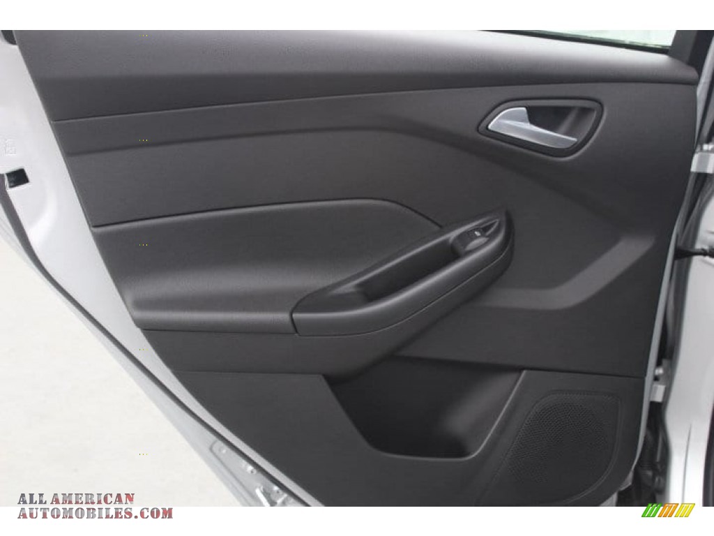 2018 Focus SE Sedan - Ingot Silver / Charcoal Black photo #22