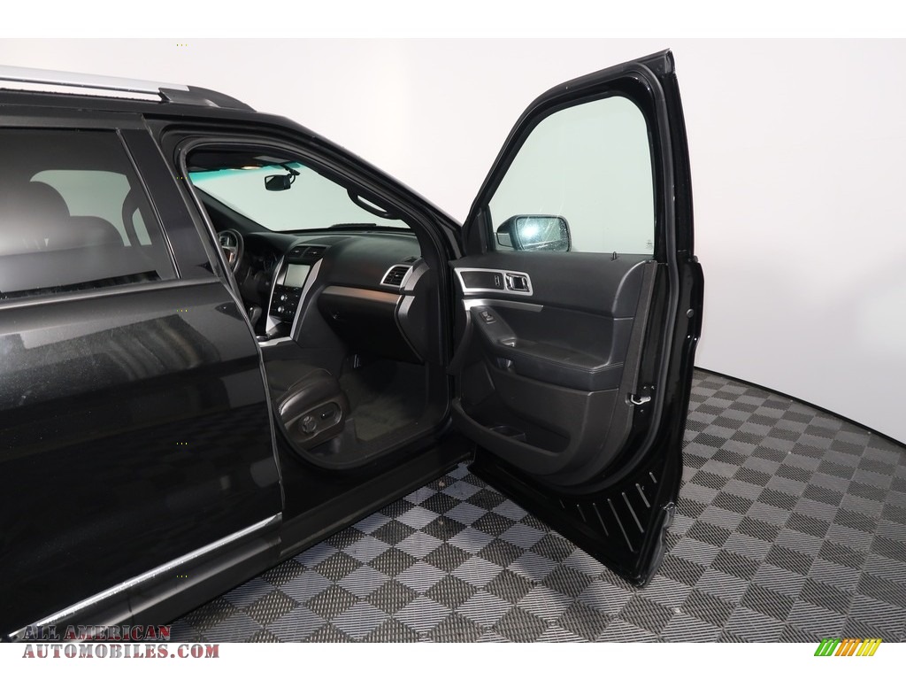 2015 Explorer XLT 4WD - Tuxedo Black / Charcoal Black photo #32