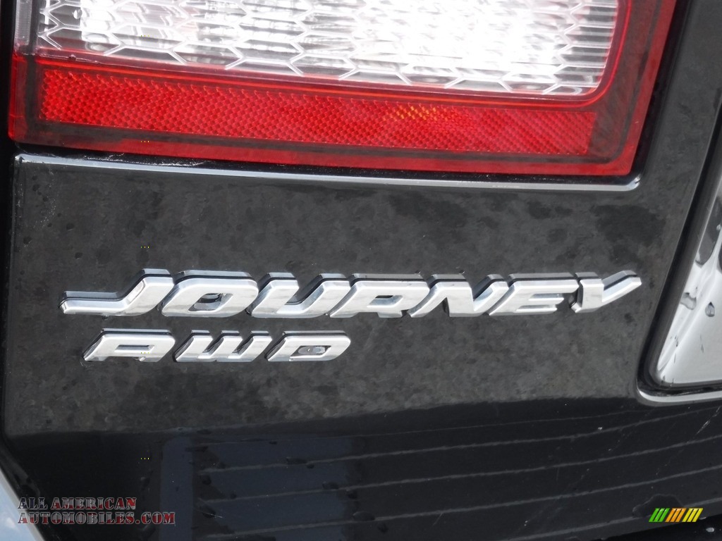 2017 Journey Crossroad AWD - Pitch Black / Black photo #10