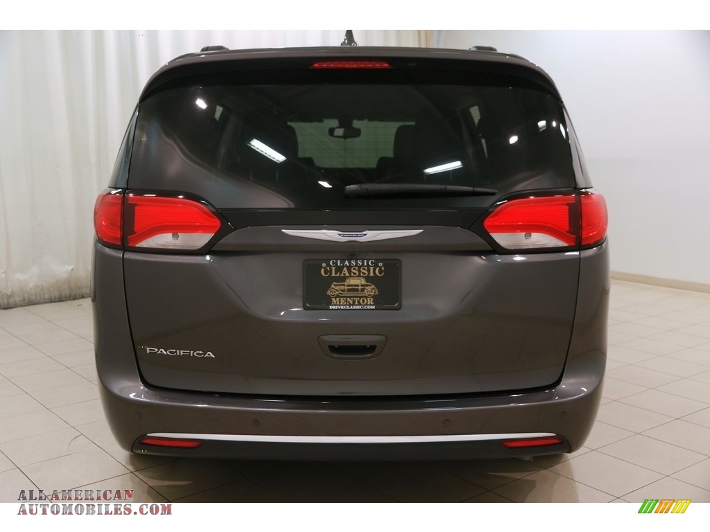 2017 Pacifica Touring L - Granite Crystal Metallic / Cognac/Alloy/Toffee photo #30