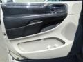 Chrysler Town & Country Touring-L Cashmere/Sandstone Pearl photo #8