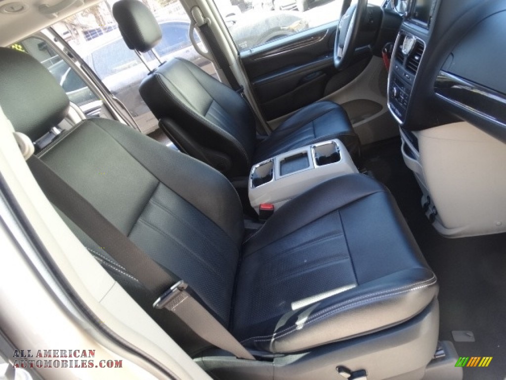 2015 Town & Country Touring-L - Cashmere/Sandstone Pearl / Black/Light Graystone photo #18