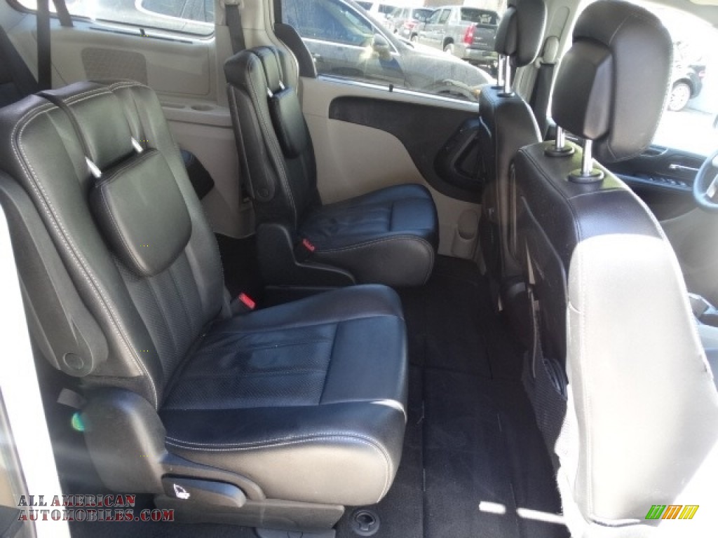 2015 Town & Country Touring-L - Cashmere/Sandstone Pearl / Black/Light Graystone photo #23
