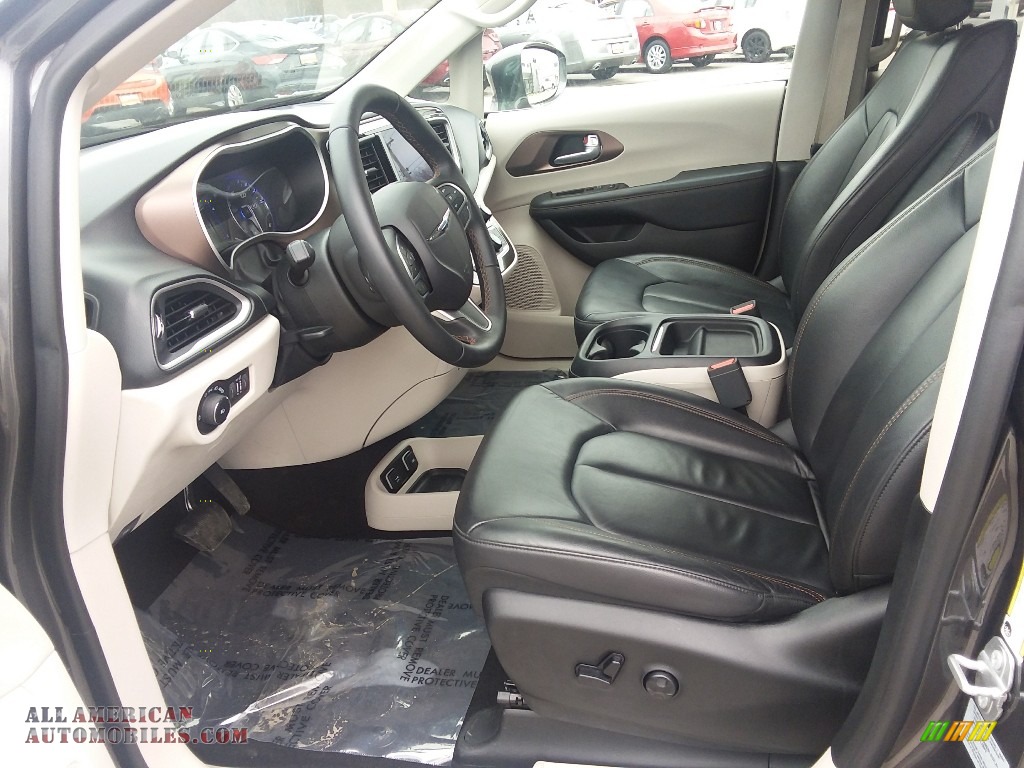 2017 Pacifica Touring L - Granite Crystal Metallic / Black/Alloy photo #9 2017 Pacifica Touring L - Granite Crystal Metallic / Black/Alloy photo #9