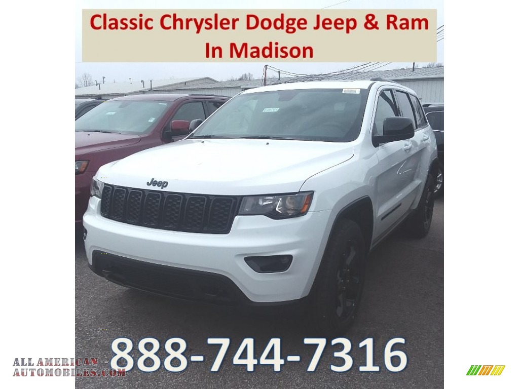 2018 Grand Cherokee Laredo 4x4 - Bright White / Black photo #1