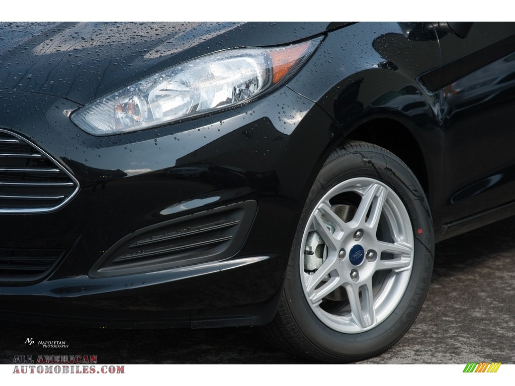 2018 Fiesta SE Sedan - Shadow Black / Charcoal Black photo #2