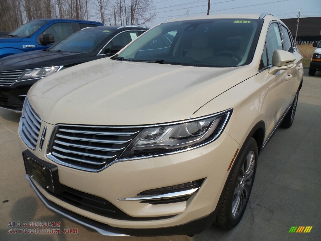 Ivory Pearl / Cappuccino Lincoln MKC Reserve AWD